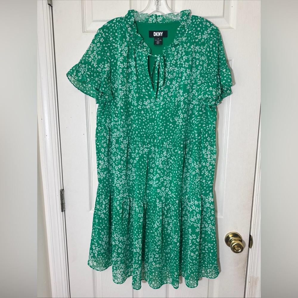 DKNY Women's Green Floral Dress Size 12 Fully Lined Tiered Dress Excellent Condi